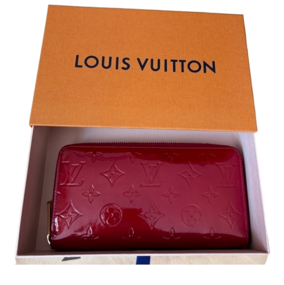 Louis Vuitton Handbags - EUC Louis Vuitton Vernis Rose Pop Zippy Wallet - RED
